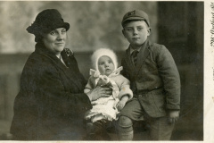 Black and White photo of an unknown mother with her children in period dress